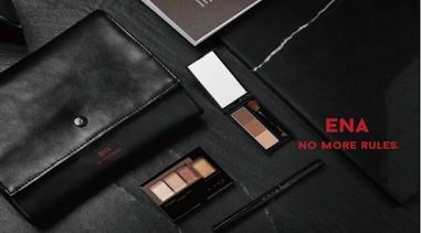 時尚icon強(qiáng)強(qiáng)聯(lián)手，KATE X 松本惠奈合作款化妝套組震撼上線