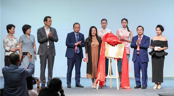 絲享薈絲綢文化交流中心落戶上海，華美時裝秀驚艷上海灘