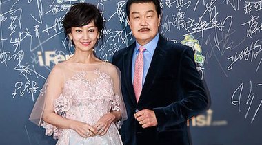 同是不老女神，趙雅芝楊麗萍穿衣風(fēng)格大不同