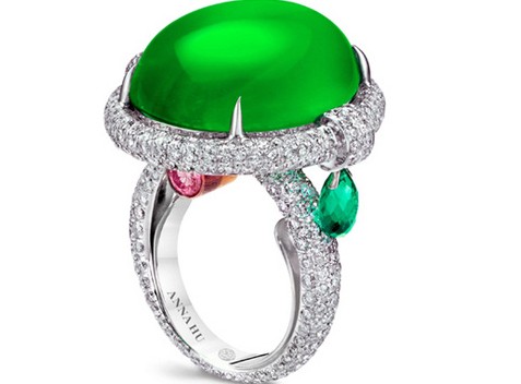  Anna Hu「古玉豎琴」翡翠戒創(chuàng)紀(jì)錄拍出259萬(wàn)美元