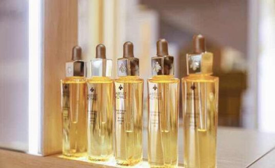 法國(guó)嬌蘭，百年品牌的勇敢創(chuàng)新