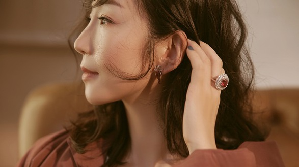 果茂珠寶品牌創(chuàng)始人晁艷，從科研到匠心，不負(fù)韶華