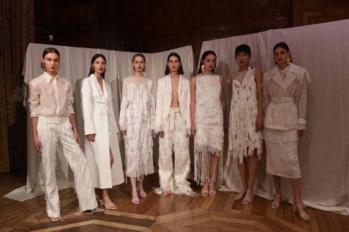 華裔設(shè)計(jì)師陳序之的設(shè)計(jì)故事：向白衣女詩(shī)人狄金森致敬