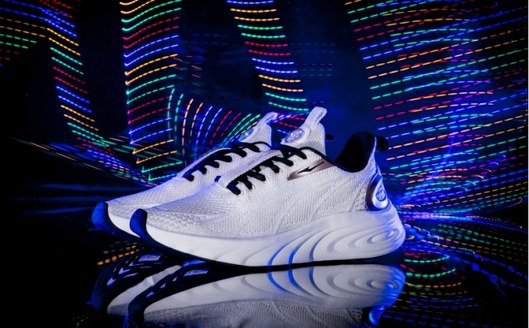 只知道YEEZY，不知道“天樞奇彈”，那你就OUT了