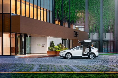 首北兆龍飯店攜手演員及歌手熊梓淇推出首月特色體驗