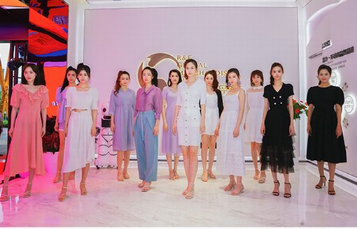 富力環(huán)貿(mào)港首屆直播節(jié)，現(xiàn)場(chǎng)簡(jiǎn)直太炸了！