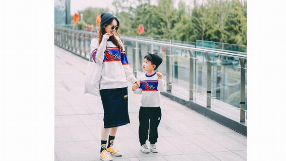 CARNAVAL DE VENISE | 一場元氣滿滿的冬日體驗，這件面具羊毛衫都能給你 