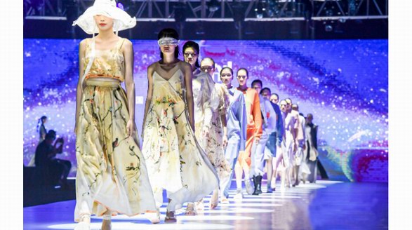 面料與設(shè)計(jì)靈感碰出火花，廣州國(guó)際輕紡城“時(shí)尚源創(chuàng)平臺(tái)”舉行專場(chǎng)發(fā)布