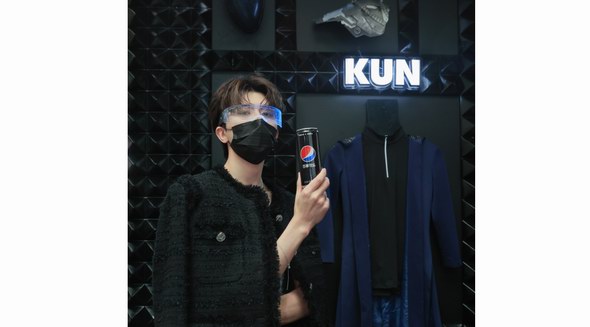 百事可樂無糖攜手蔡徐坤發(fā)起勁爽挑戰(zhàn)，這一次，和自己對決