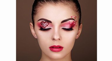 女生是不是應(yīng)該化妝？出席婚禮必須化妝嗎