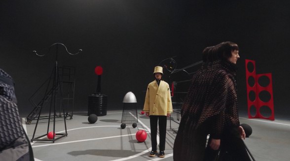 軌跡疊影 重構(gòu)認(rèn)知 UR 發(fā)布 2021 冬季形象大片