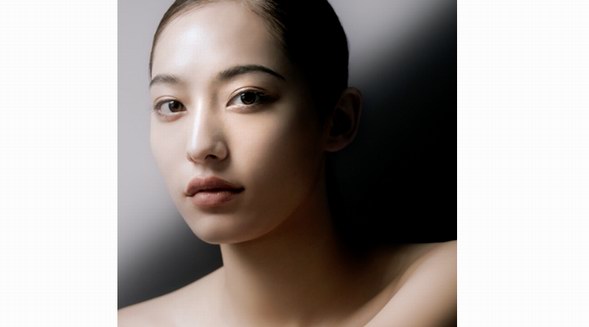 est嬡色助力擁有水嫩肌，綻放美麗光采！