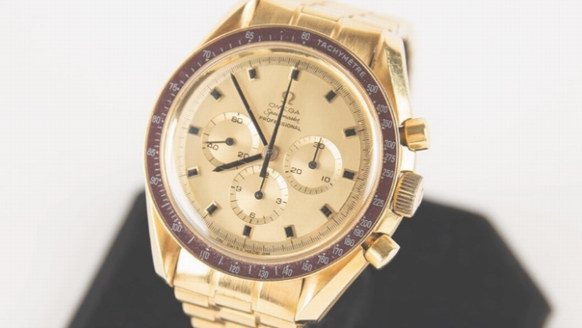 宇航員瓦爾特·施艾拉的歐米茄超霸腕表以近1,400萬(wàn)人民幣的拍賣(mài)價(jià)成交