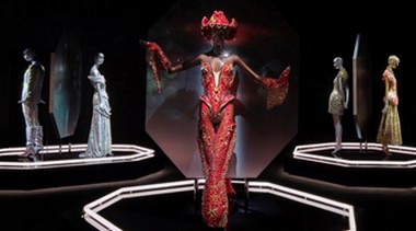 施華洛世奇“幻影奇境”2025展覽于洛杉磯好萊塢開幕 品牌130周年璀璨巡禮