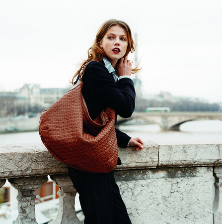 法國知名品牌勒塔納（Le Tanneur）的女包。